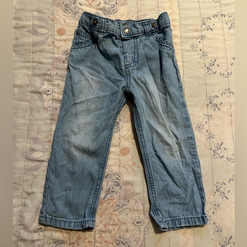 💙 Toddler Boys’ Light Wash Jeans — Everyday Denim | Size 24M 🧸